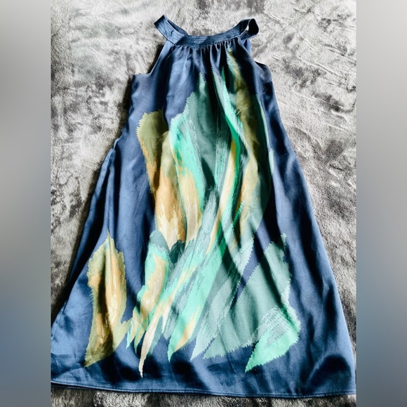 Taylor silk dress size 4, with a tie in the back of neck, mini dress - Picture 4 of 5